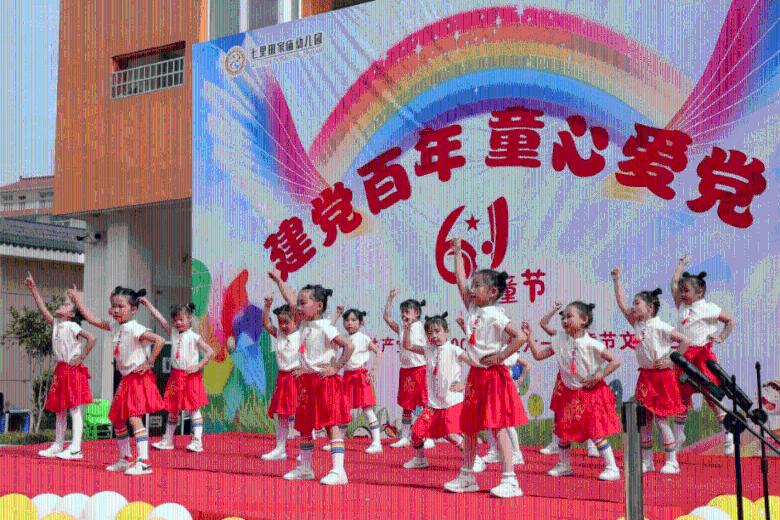 “中华第一龙”扮靓西安城墙灯会